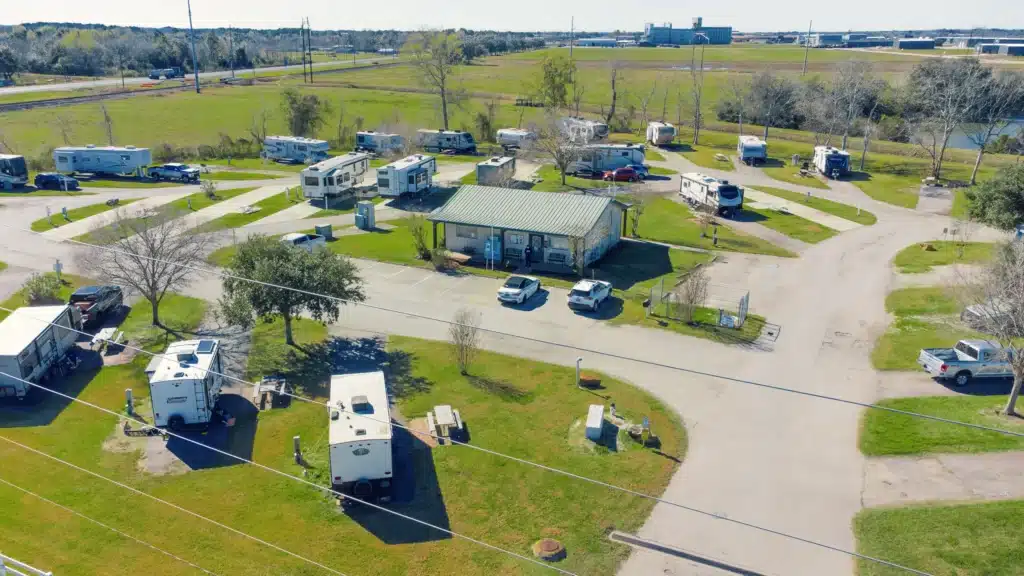 rv parks near groves tx​